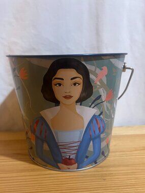 Disney Snow White Metal Popcorn Bucket Exclusive 64oz Used Good Condition $15